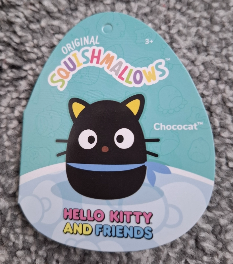 Squishmallows Plüschfigur Sanrio Core Chococat Blue Ribbon 25 cm | Fanbase Deutschland